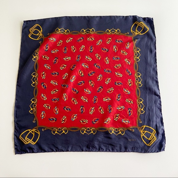 COPY - Gucci
handkerchief/ neck scarf
16x16 - Picture 2 of 7